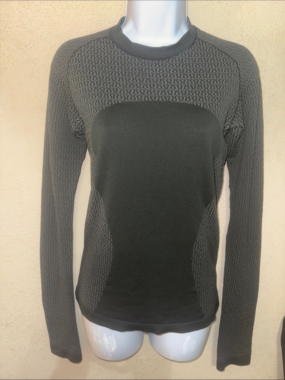 lululemon athletica Dark Gray/green Long-Sleeve Seam Detail Tee